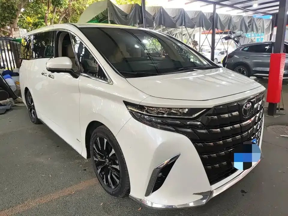 Toyota Alphard — фото 5