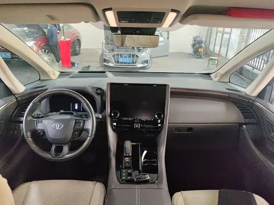 Toyota Alphard — фото 7