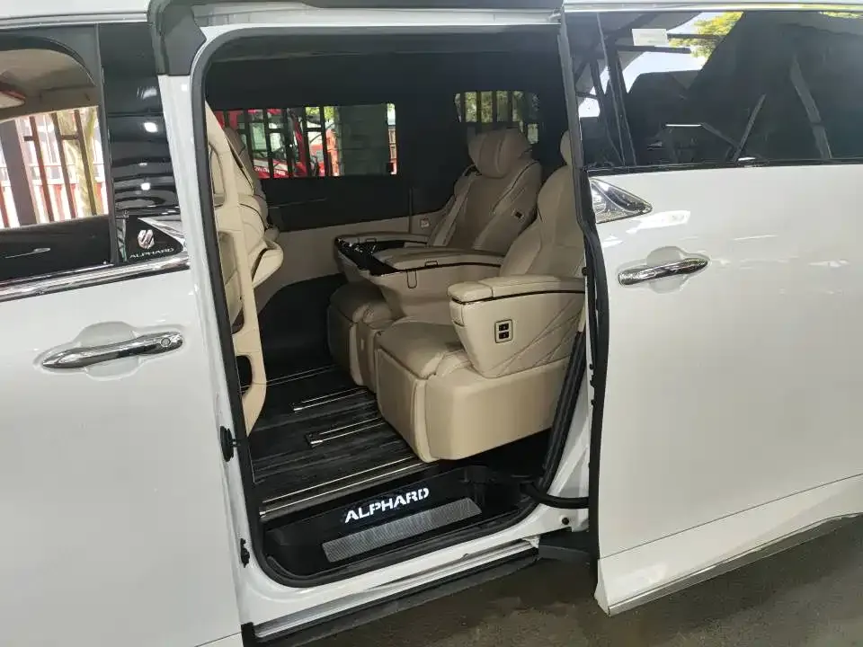 Toyota Alphard — фото 3