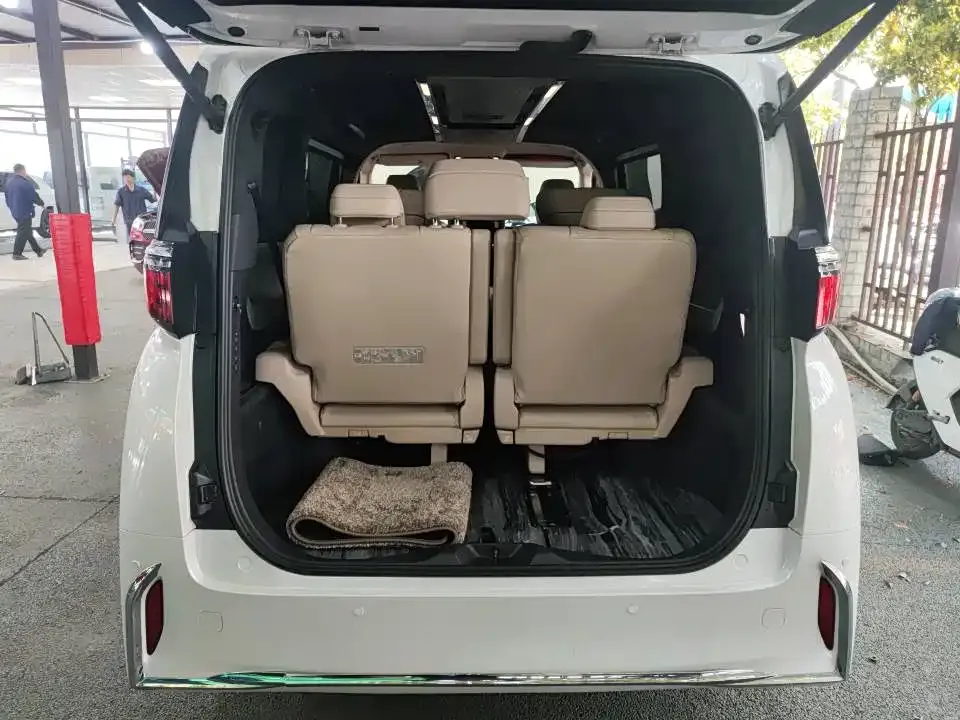 Toyota Alphard — фото 8