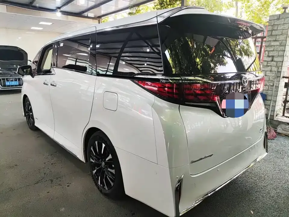 Toyota Alphard — фото 9