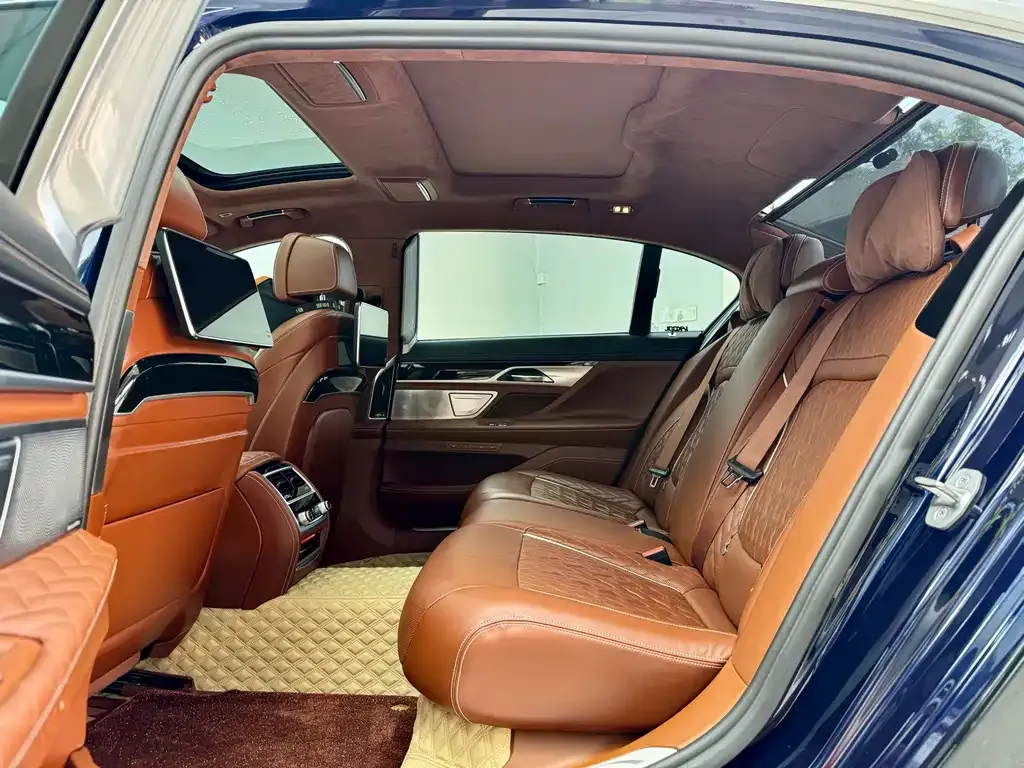 BMW 7 Series 2022 из CN, фото 7