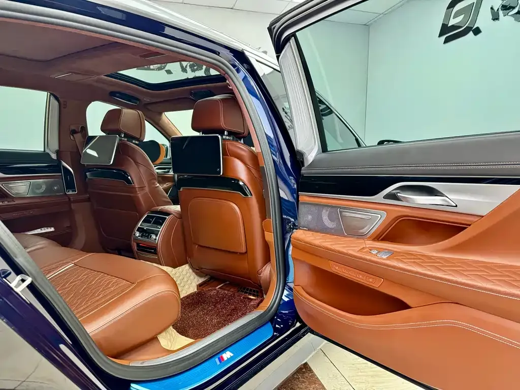 BMW 7 Series 2022 из CN, фото 6