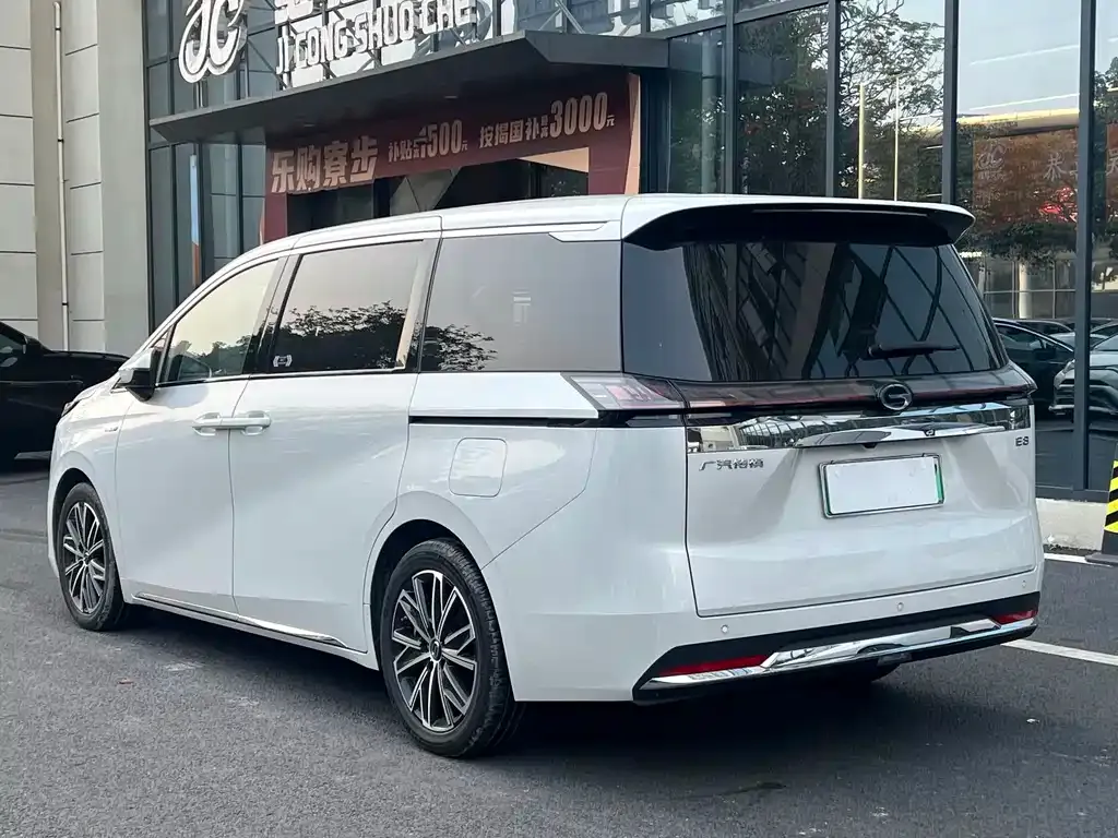 GAC Motor 传祺E8 PHEV — фото 9