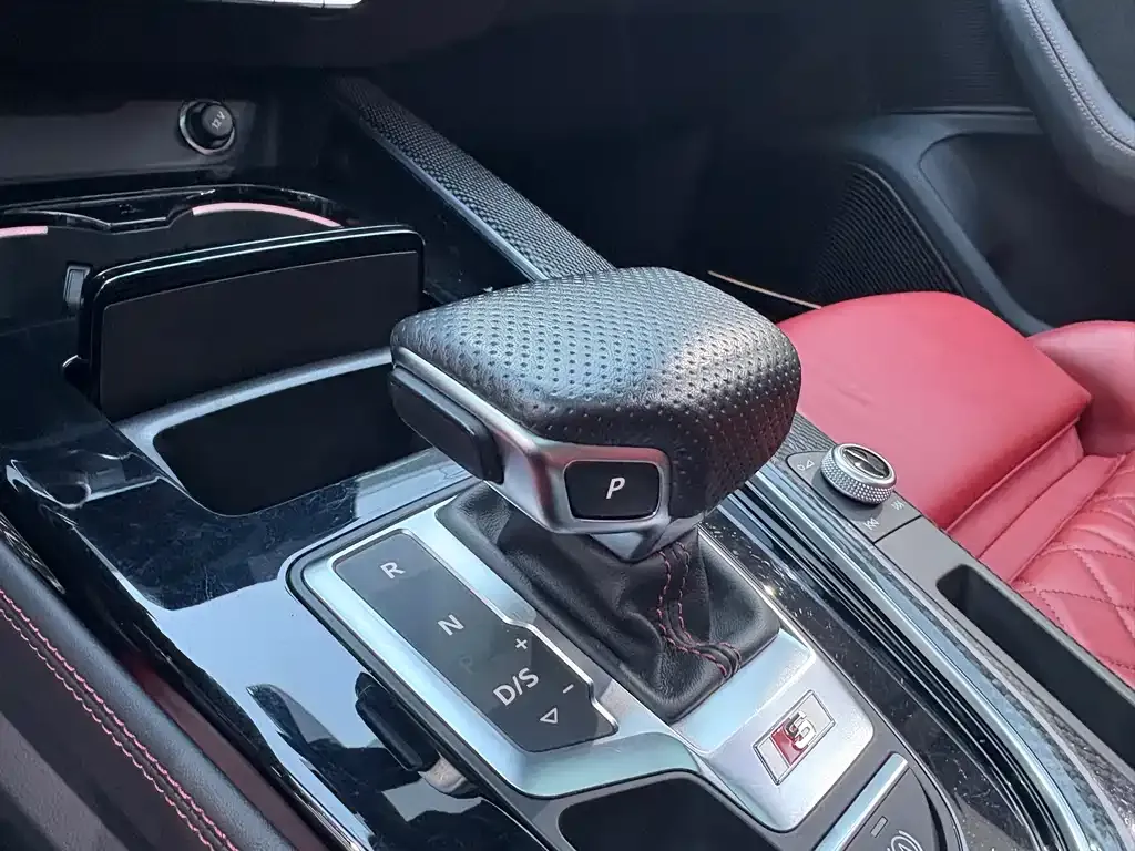 Audi S4 2023 из CN, фото 4
