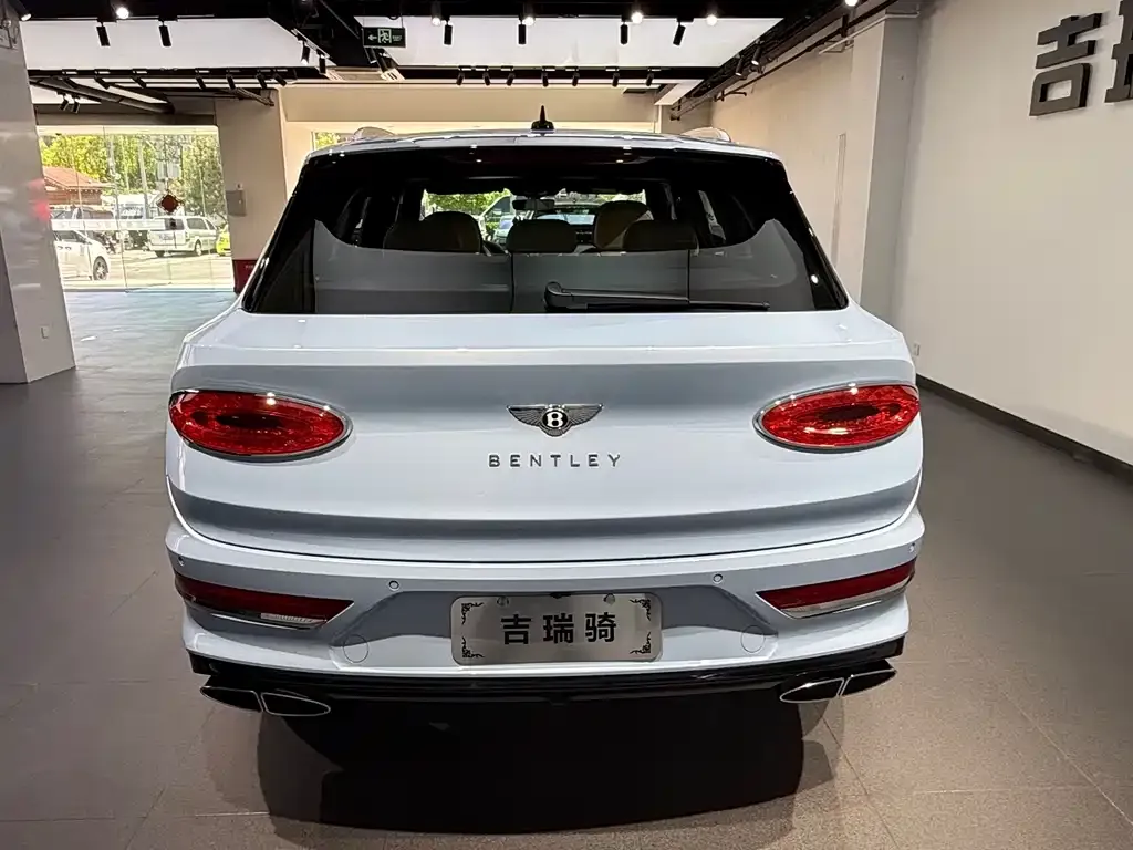 Bentley Bentayga — фото 10