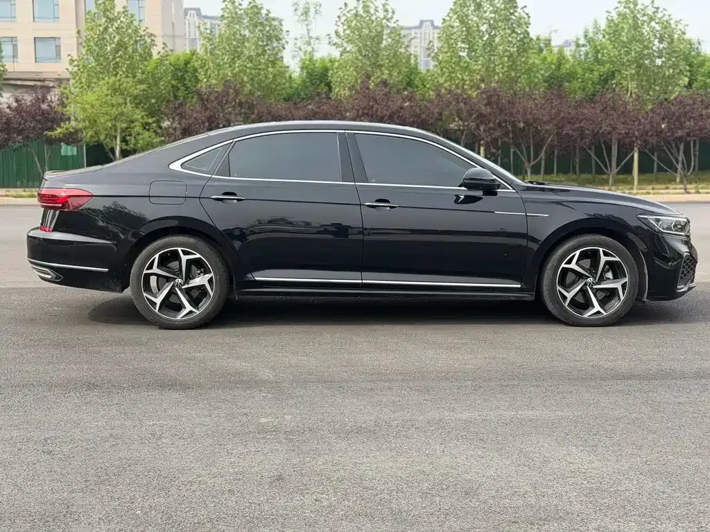 Volkswagen Passat — фото 10