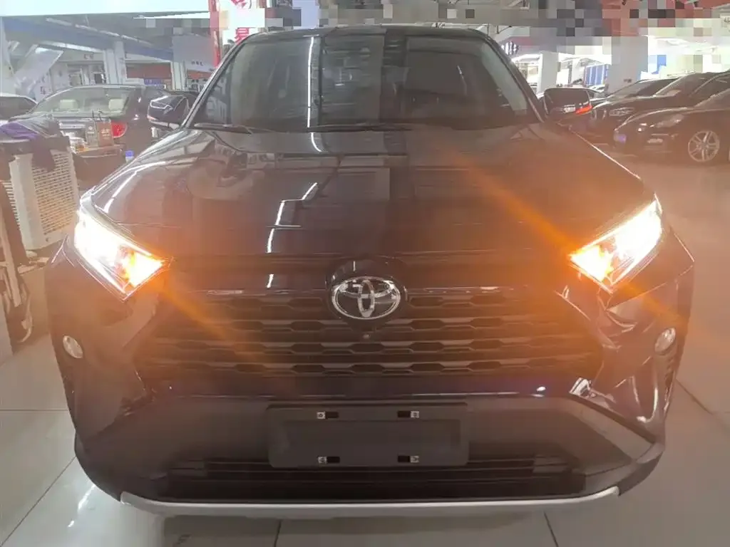 Toyota RAV4 — фото 2