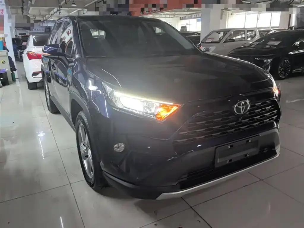 Toyota RAV4 — фото 7