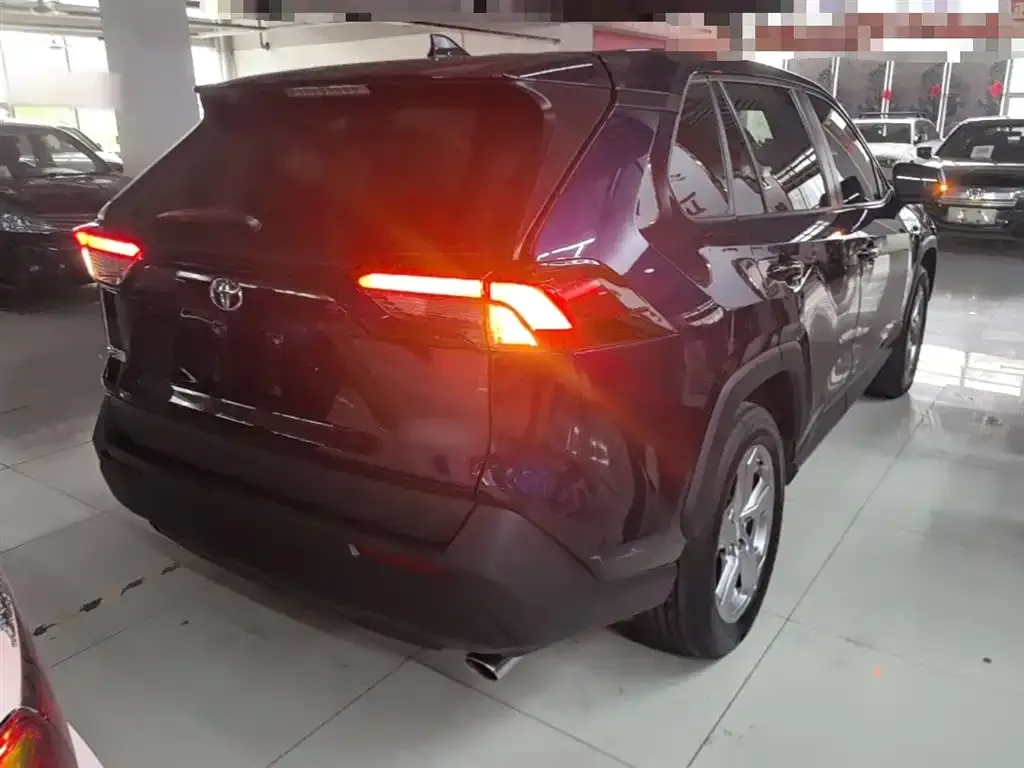 Toyota RAV4 — фото 4