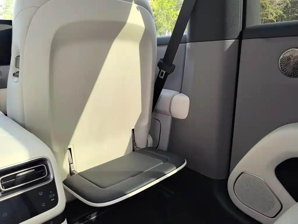Li Auto i6 — фото 7