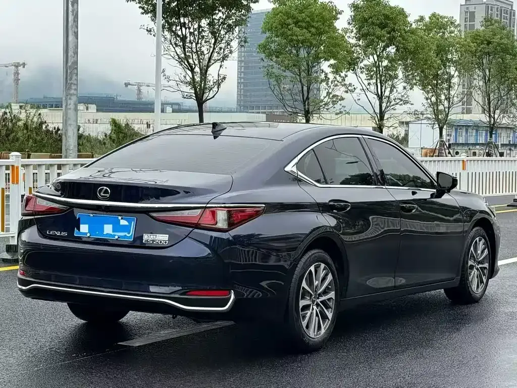 Lexus ES — фото 8