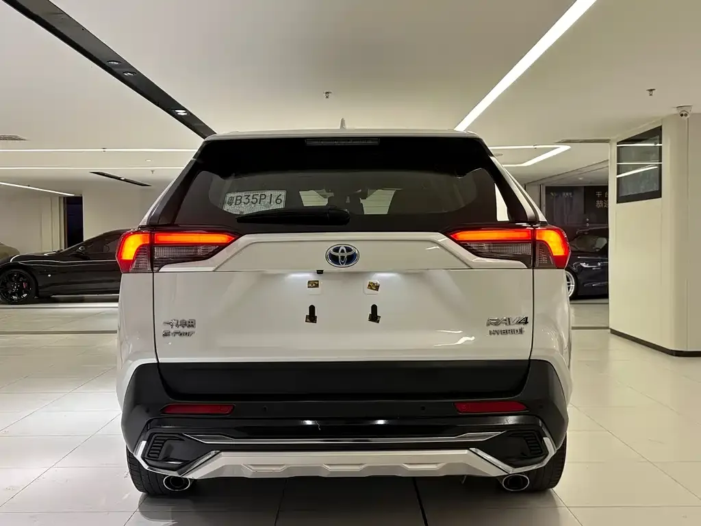 Toyota RAV4 — фото 6