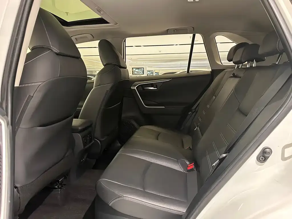 Toyota RAV4 — фото 3