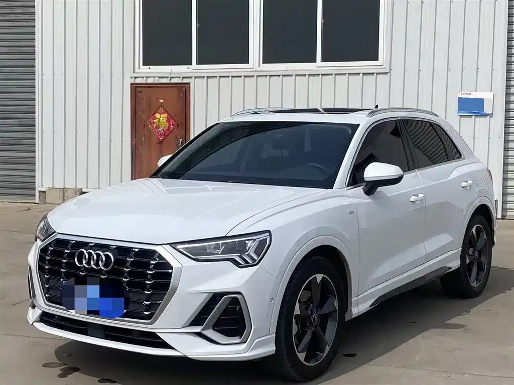 Audi Q3 — фото 1