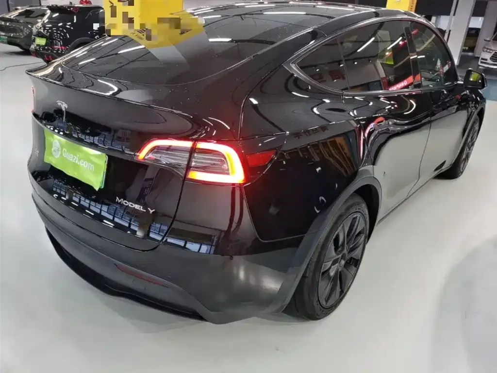 Tesla Model Y — фото 5