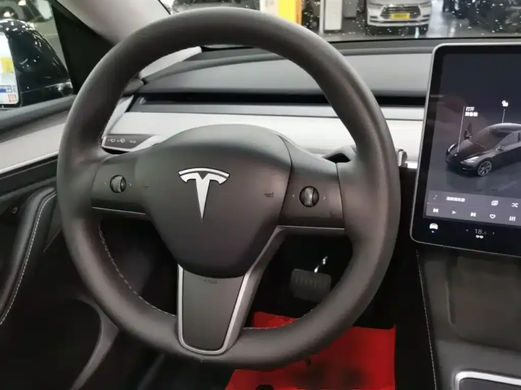 Tesla Model Y — фото 9