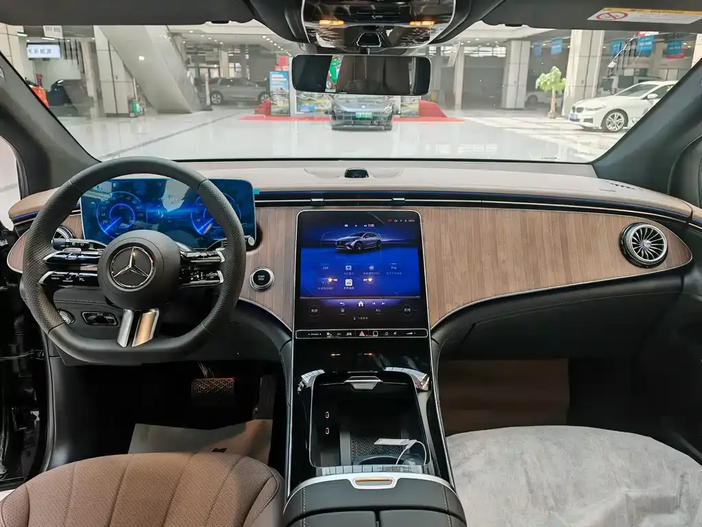 Mercedes-Benz EQE SUV — фото 9