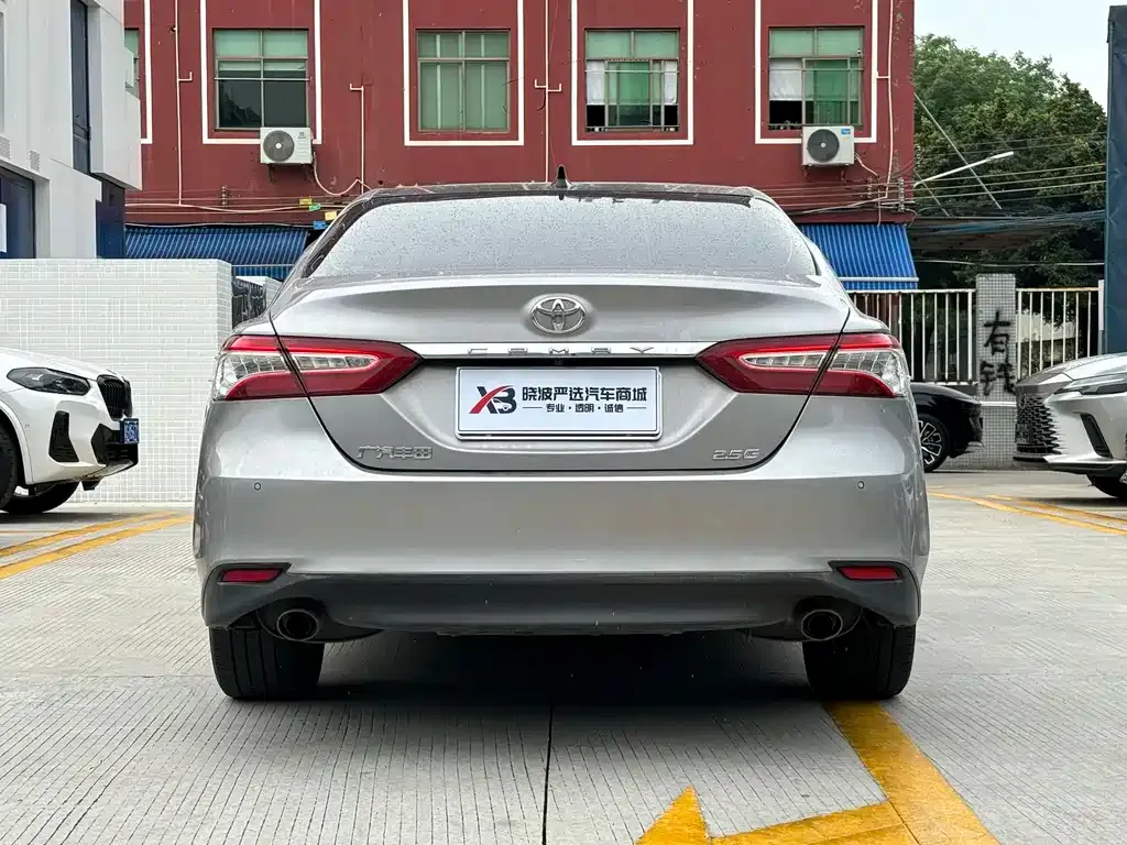 Toyota Camry — фото 10