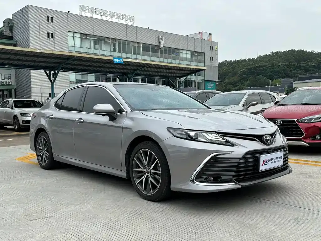 Toyota Camry — фото 7