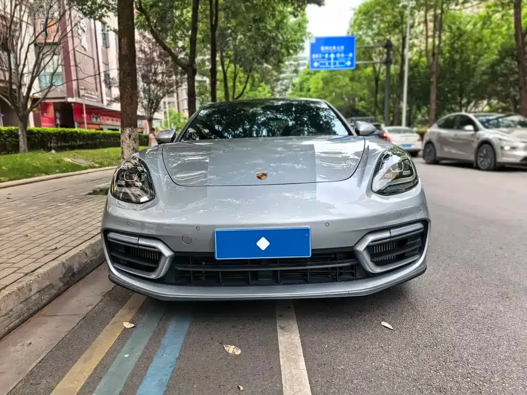 Porsche Panamera — фото 1