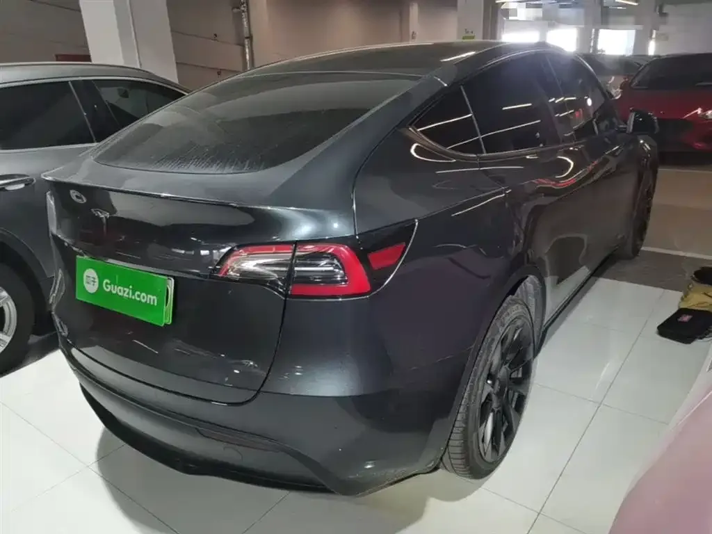 Tesla Model Y — фото 8