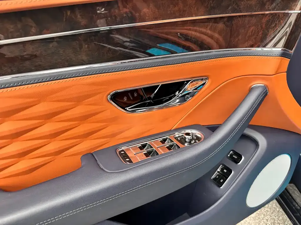 Bentley Flying Spur — фото 5