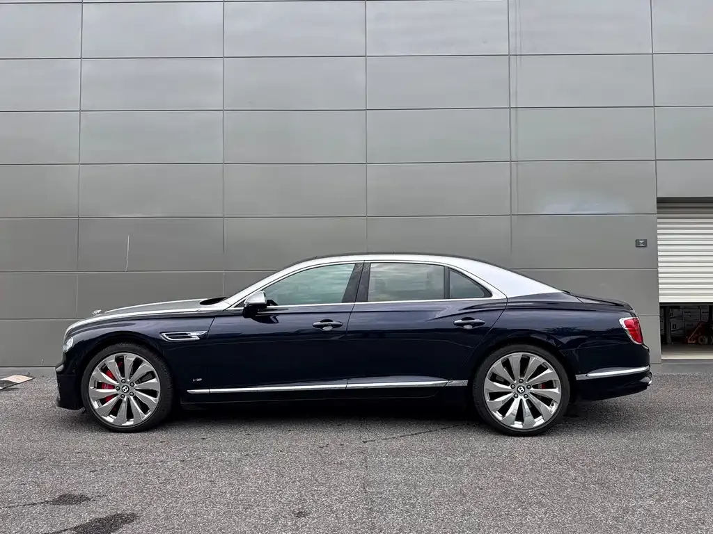 Bentley Flying Spur — фото 2