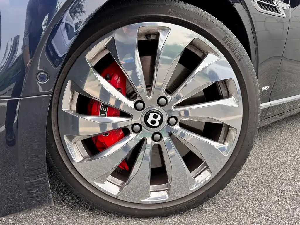 Bentley Flying Spur — фото 10