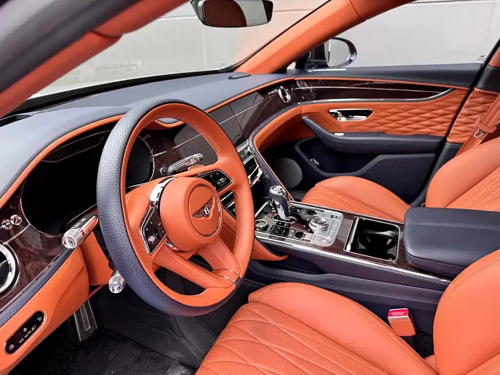 Bentley Flying Spur — фото 8