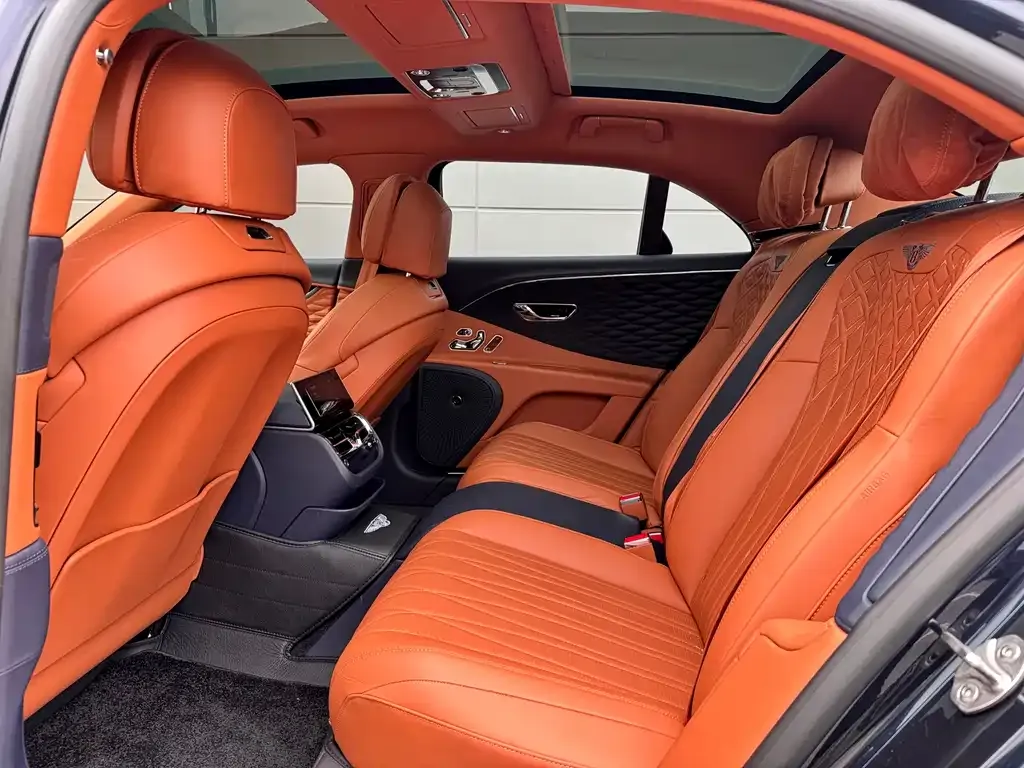 Bentley Flying Spur — фото 3