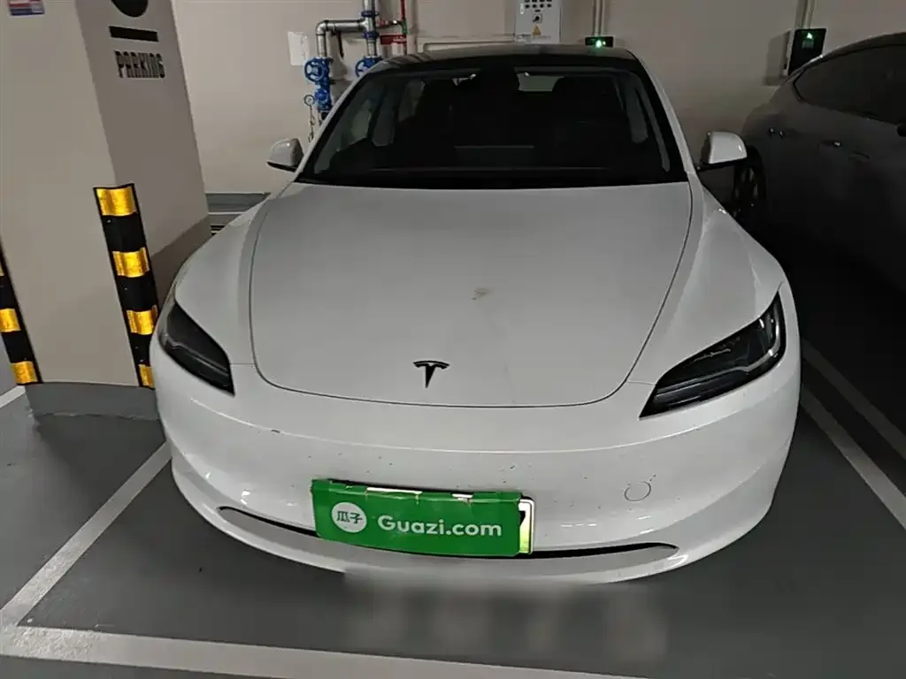 Tesla Model 3 — фото 10