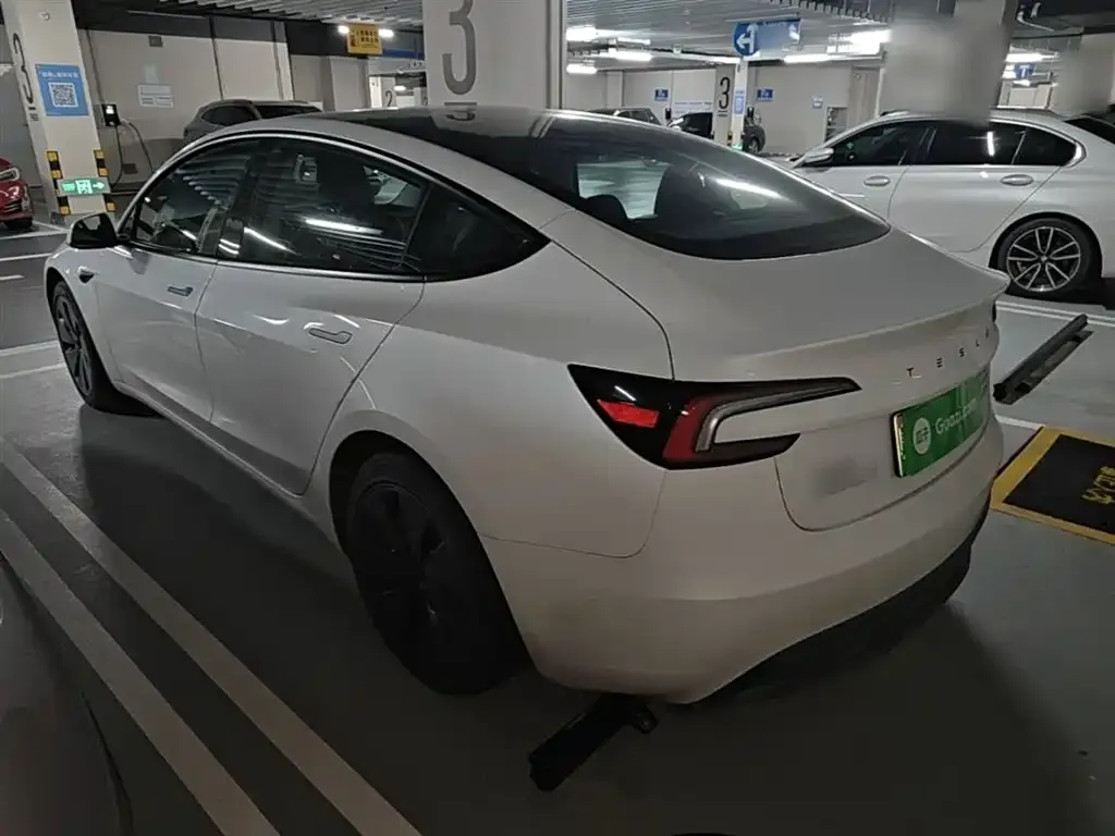 Tesla Model 3 — фото 9