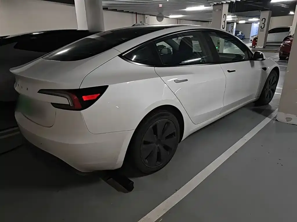 Tesla Model 3 — фото 3