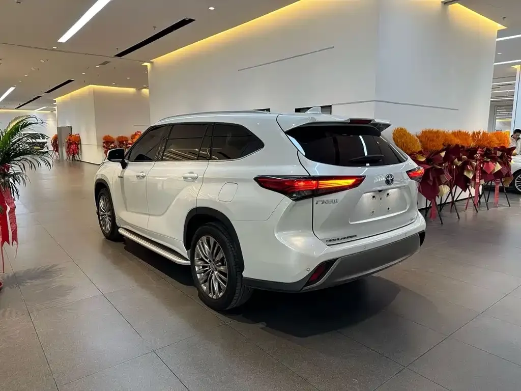 Toyota Highlander — фото 5