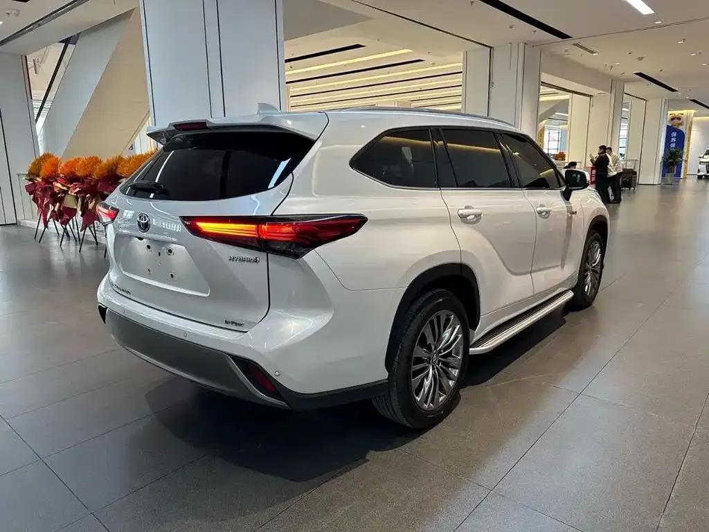 Toyota Highlander — фото 7