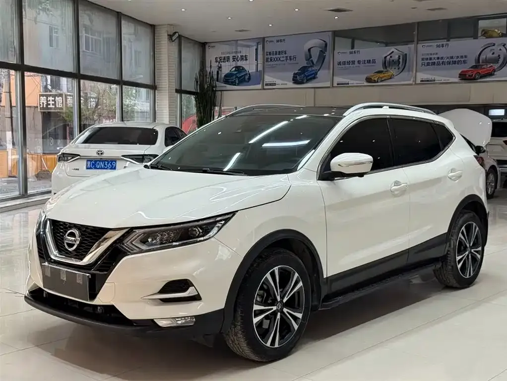 Nissan Qashqai — фото 1