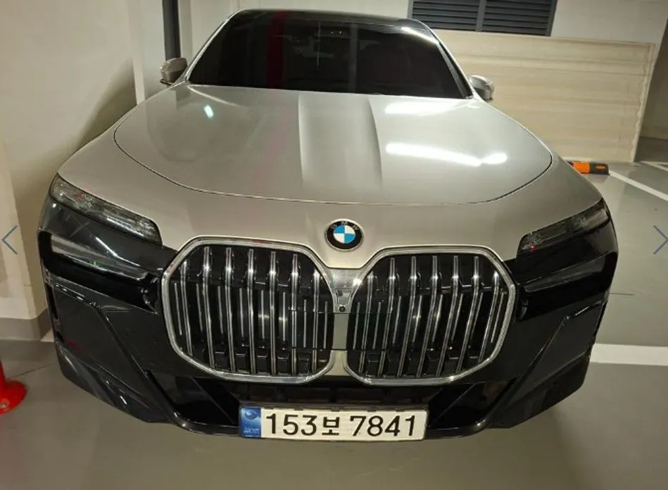 BMW 7-Series — фото 1