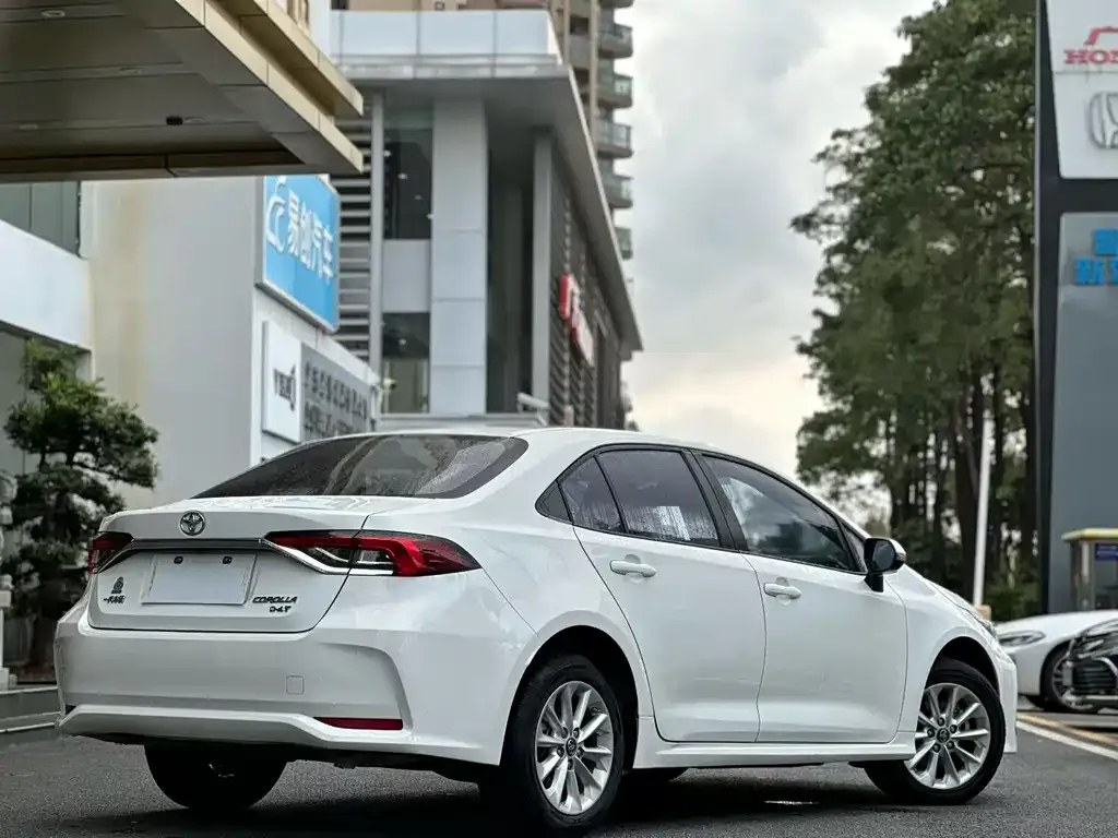 Toyota Corolla — фото 3