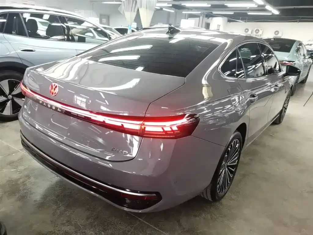 Volkswagen Passat — фото 7