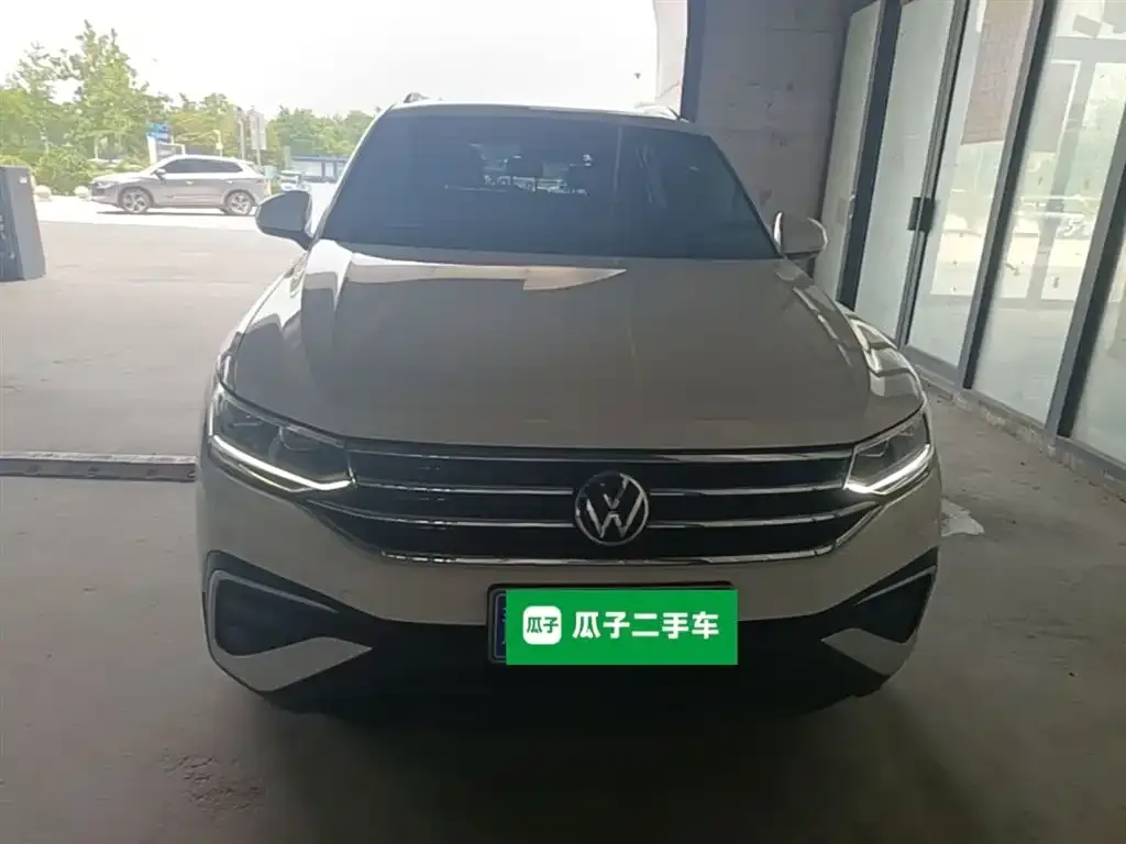 Volkswagen Tiguan L — фото 7