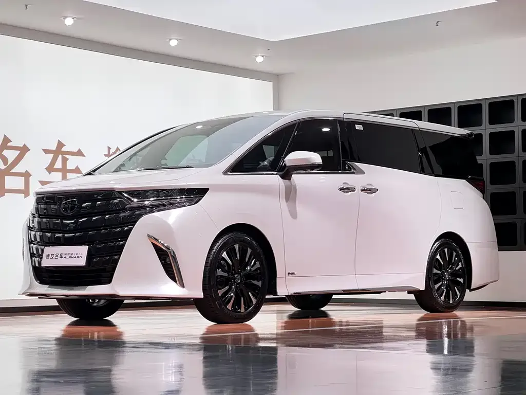 Toyota Alphard — фото 1