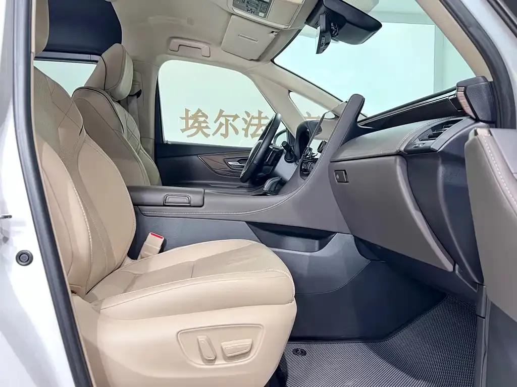 Toyota Alphard — фото 8