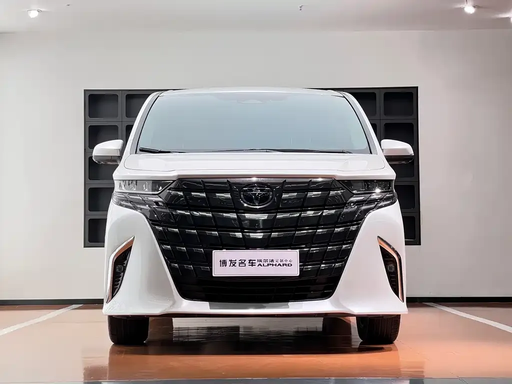 Toyota Alphard — фото 4