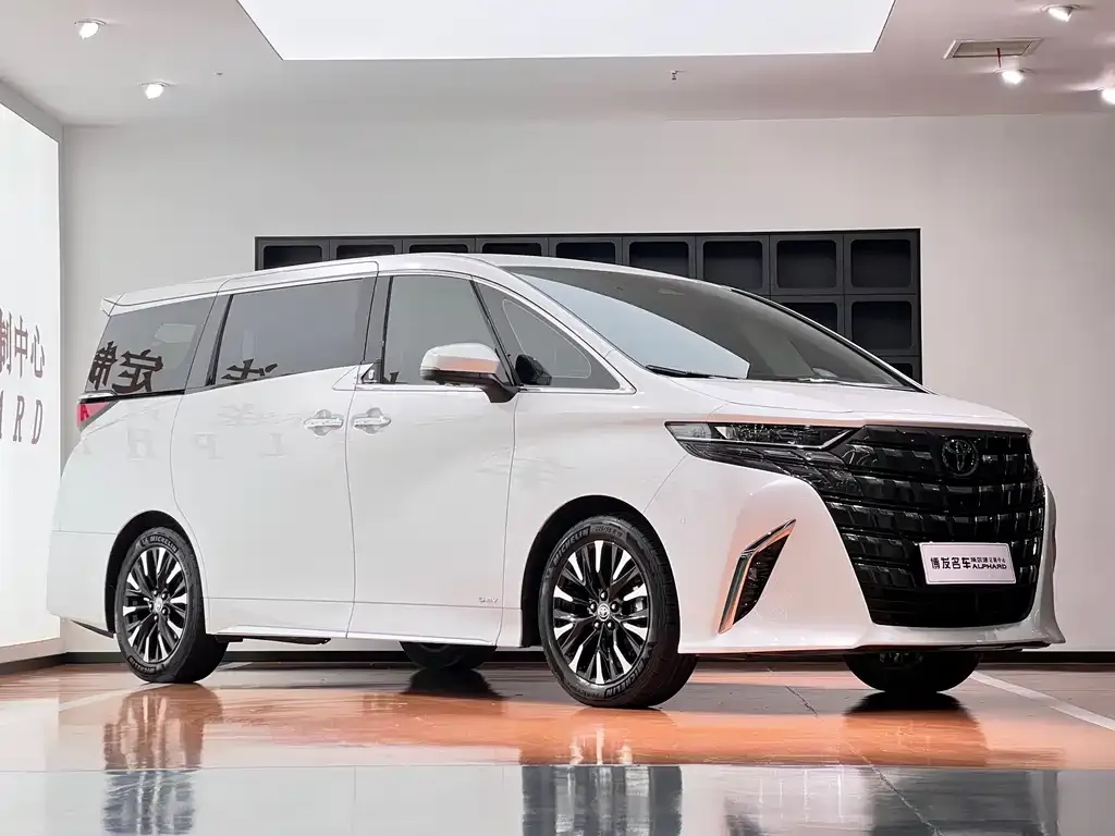 Toyota Alphard — фото 9