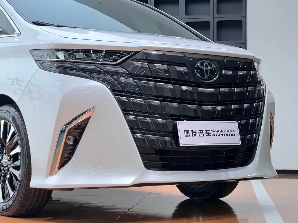 Toyota Alphard — фото 5