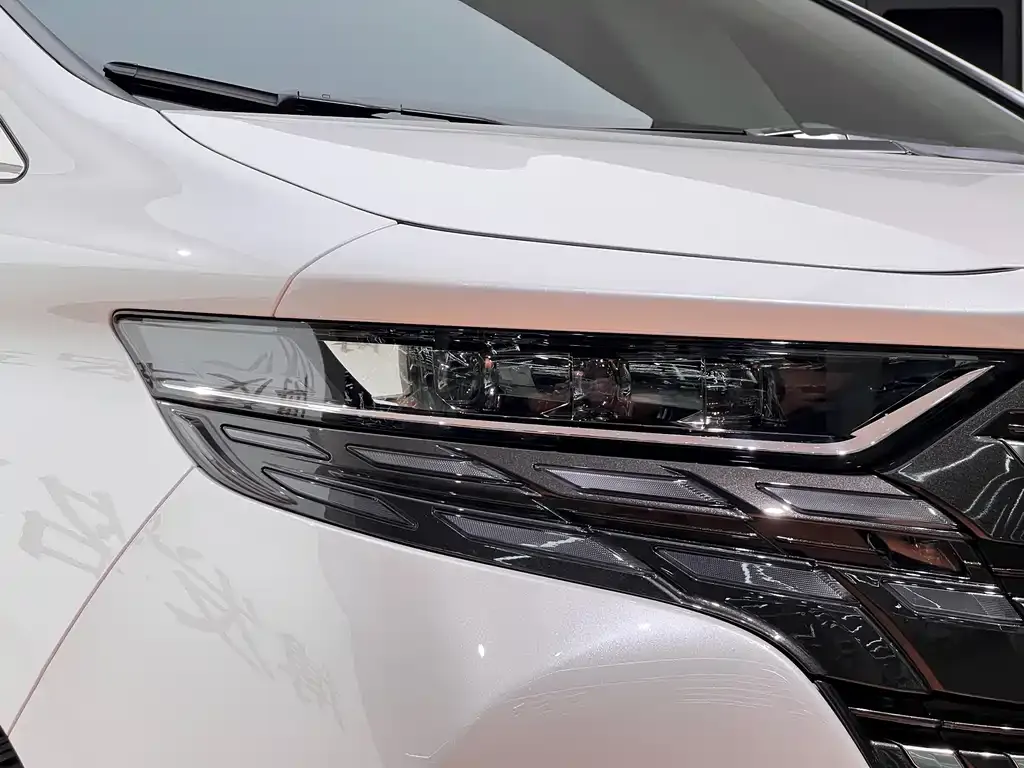 Toyota Alphard — фото 7