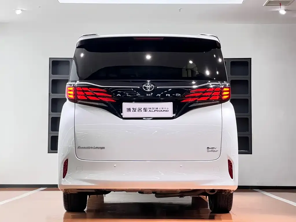 Toyota Alphard — фото 3