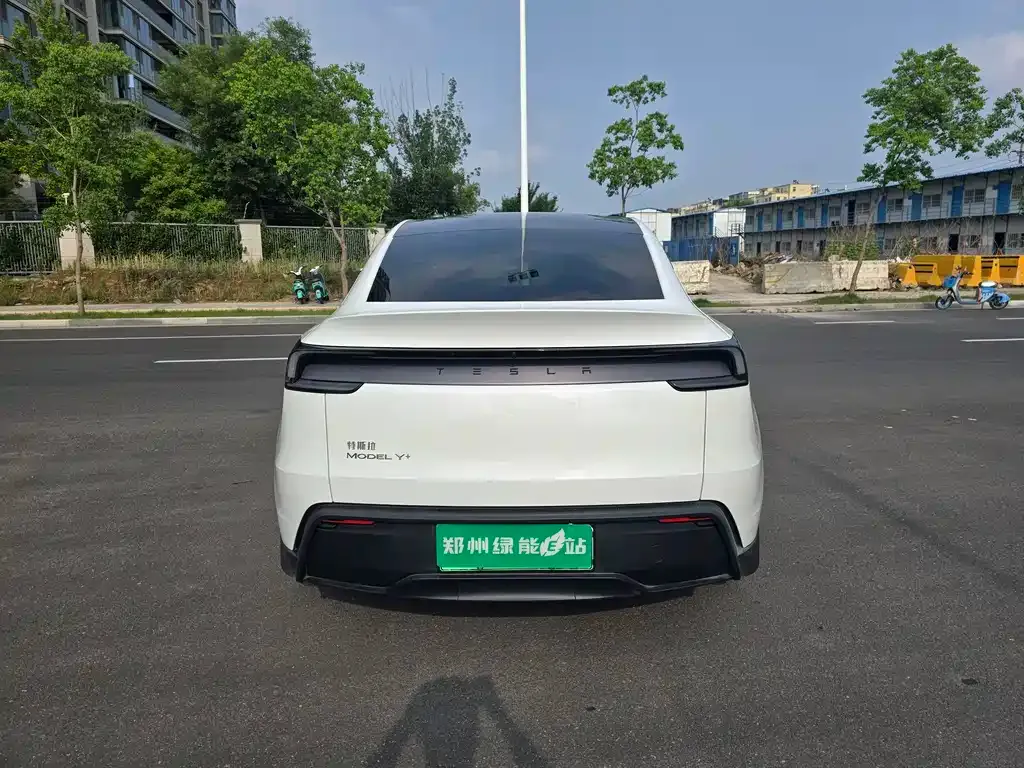 Tesla Model Y — фото 6