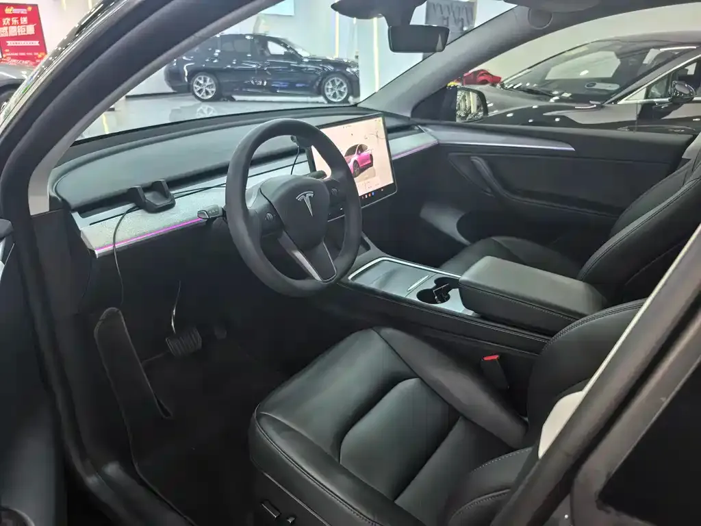 Tesla Model Y — фото 4